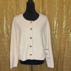 Cyrus Vanilla XL sweater cardigan with pockets. elegant and soft
